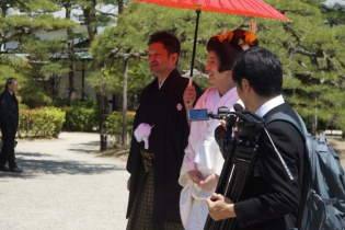 高松城 挙式＆栗林公園 披露宴　BSジャパン「結婚式、挙げてみませんか？」取材の様子　ブライダルカーで移動