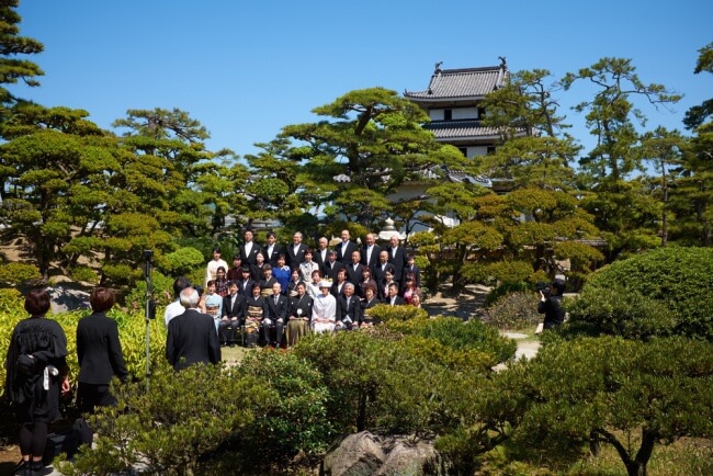 香川県高松市にある高松城での挙式前のご親族集合写真