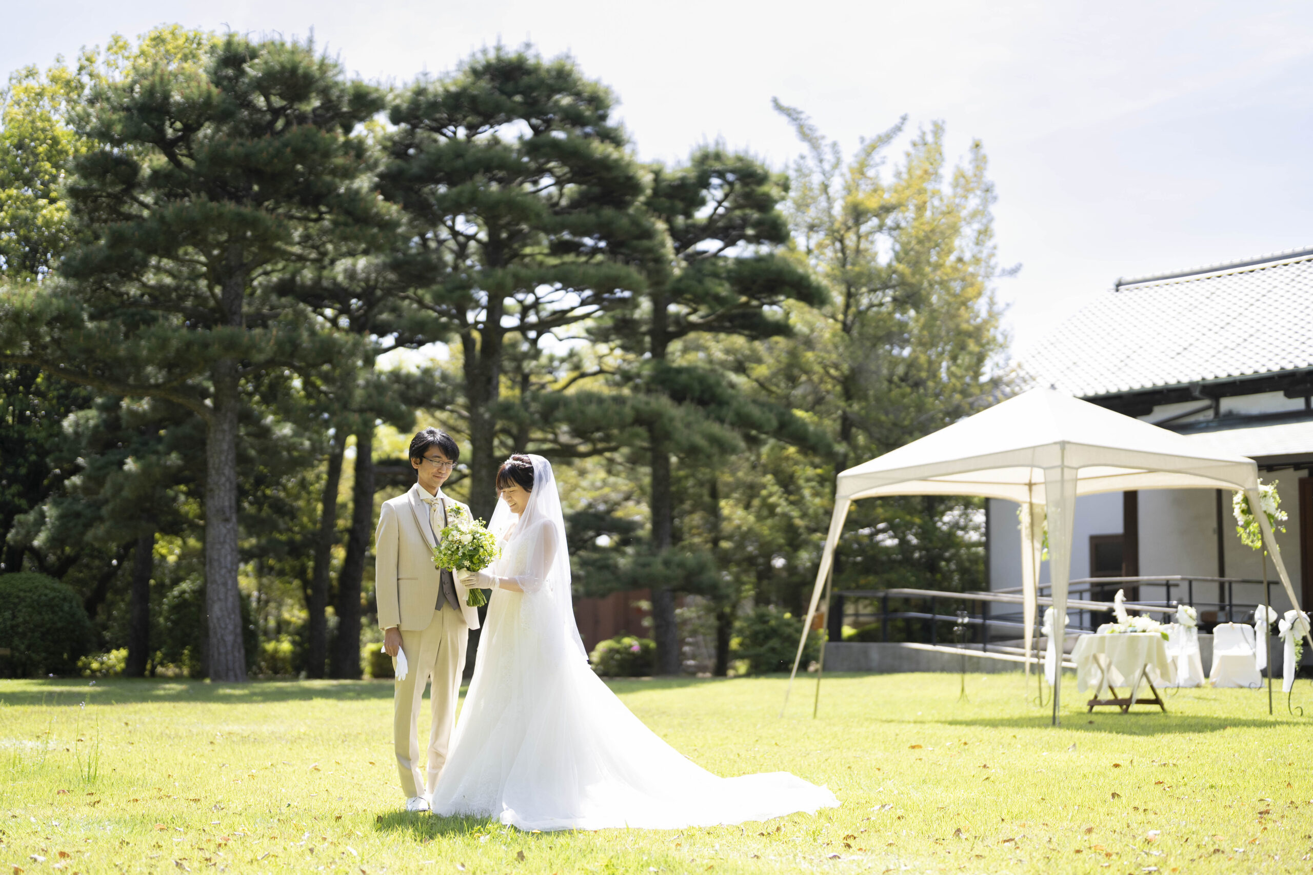高松市栗林公園のフォトウェディング 栗林公園の結婚式 ガーデンウェディングができる。家族婚、家族だけの結婚式、少人数の結婚式 ガーデン人前式 ガーデンウェディング会場