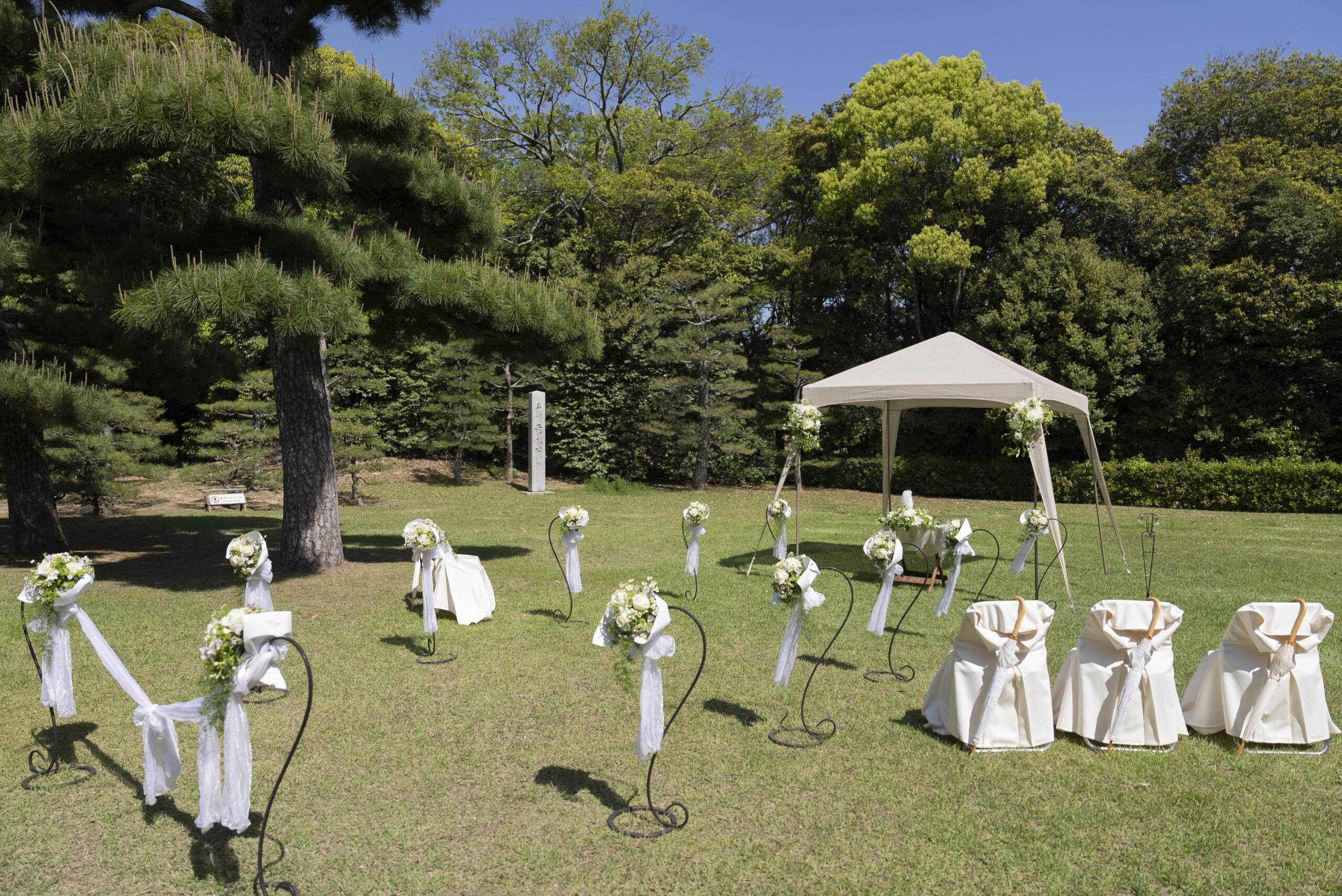 高松市栗林公園の結婚式 ガーデンウェディングができる。家族婚、家族だけの結婚式、少人数の結婚式 ガーデン人前式 ガーデンウェディング会場
