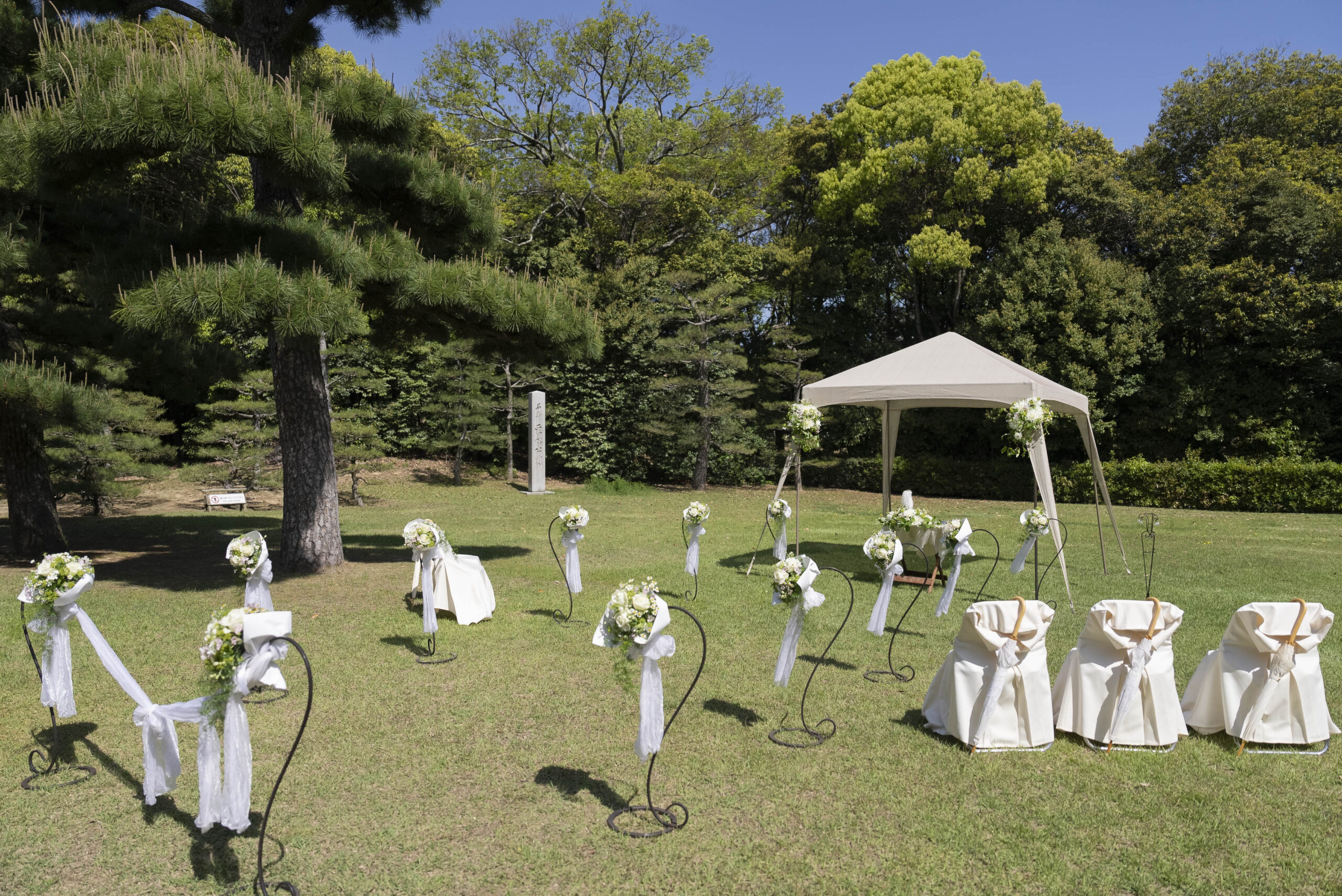 高松市栗林公園の結婚式　高松市民結婚式　結婚証明書　ガーデンウェディングができる。家族婚、家族だけの結婚式、少人数の結婚式　ガーデン人前式　ガーデンウェディング会場