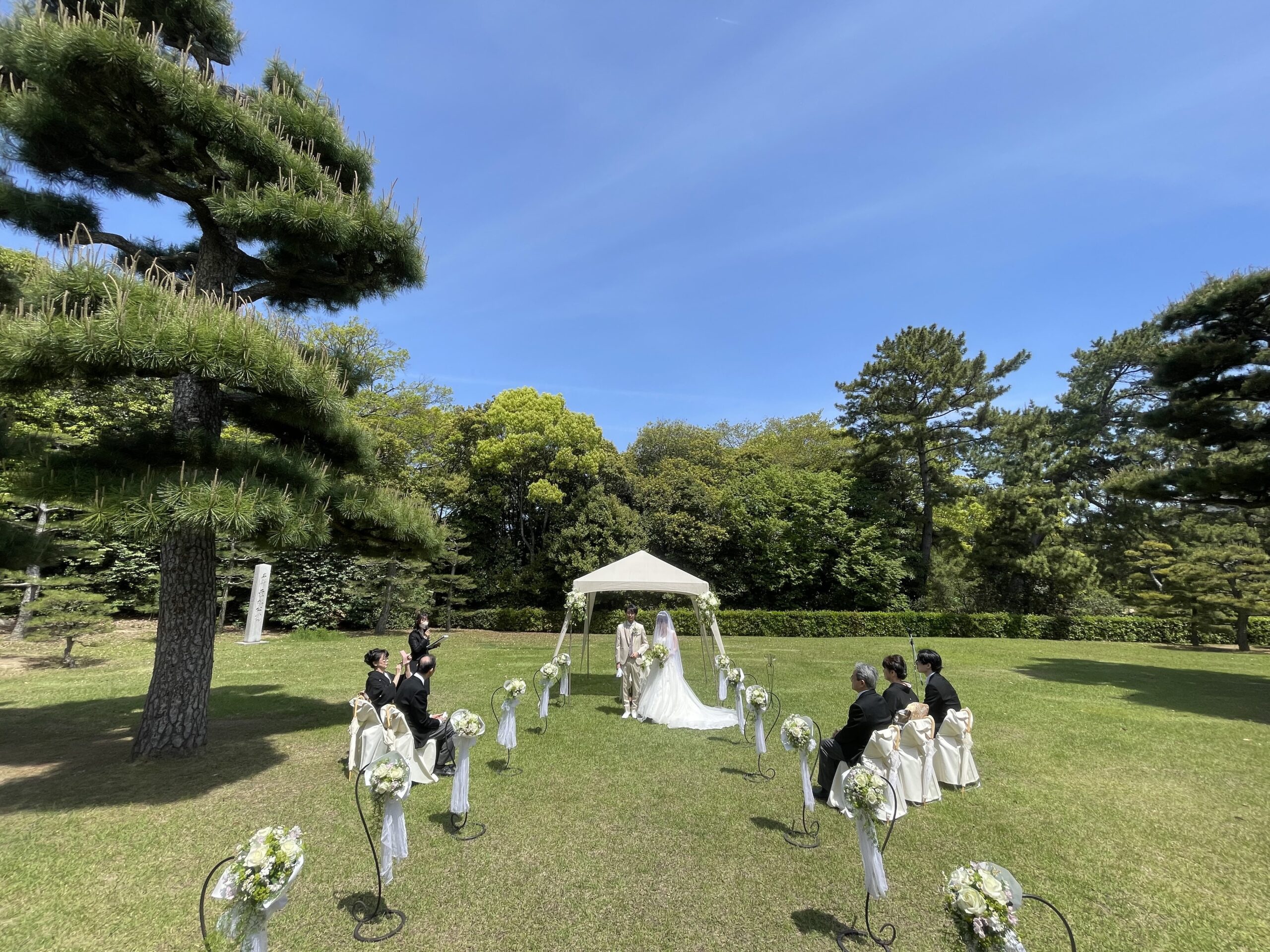 高松市栗林公園の結婚式　高松市民結婚式　結婚証明書　ガーデンウェディングができる。家族婚、家族だけの結婚式、少人数の結婚式　ガーデン人前式　ガーデンウェディング会場