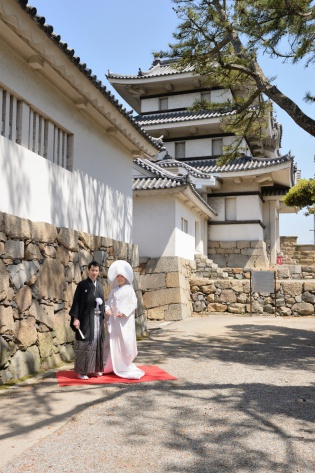 東京から“城好き”“歴史好き”のカップルが【史跡高松城 玉藻公園（城婚）】で挙式