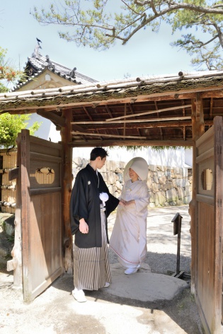 東京から“城好き”“歴史好き”のカップルが【史跡高松城 玉藻公園（城婚）】で挙式