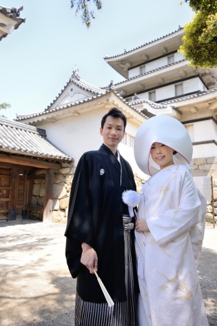 東京から“城好き”“歴史好き”のカップルが【史跡高松城 玉藻公園（城婚）】で挙式