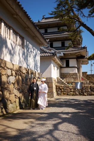 香川県高松市にある高松城での挙式前に高松城跡玉藻公園内で「当日フォトツアー」
