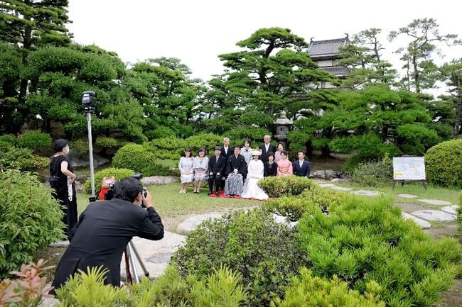 コロナ禍での結婚式 親族集合写真