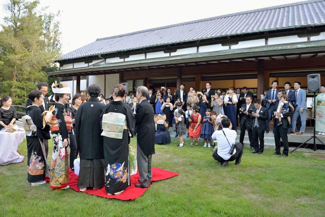 結婚式で鏡開きをおこなう場所