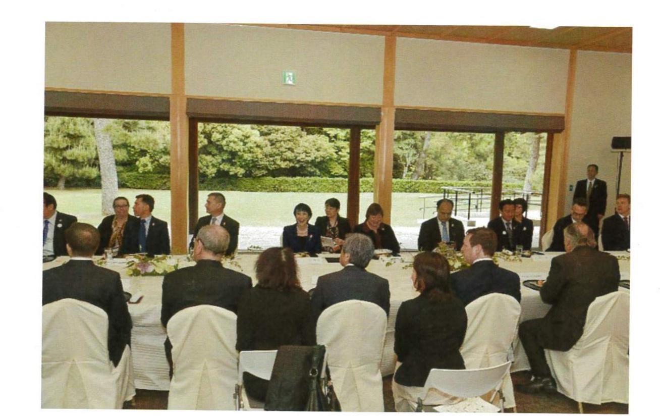 G7香川・高松情報通信大臣会合（総務省主催昼食会）讃岐迎賓館（商工奨励館）の北館バンケットホールにて、栗林公園の庭園美をお楽しみいただきながら総務省主催の昼食会