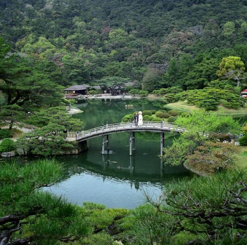 栗林公園・新郎新婦.jpg