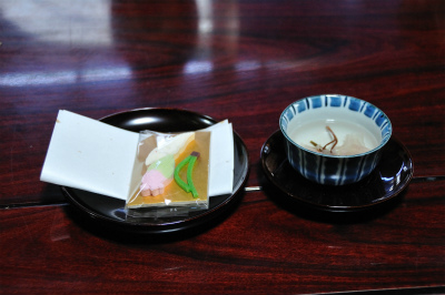 4和三盆桜茶.jpg